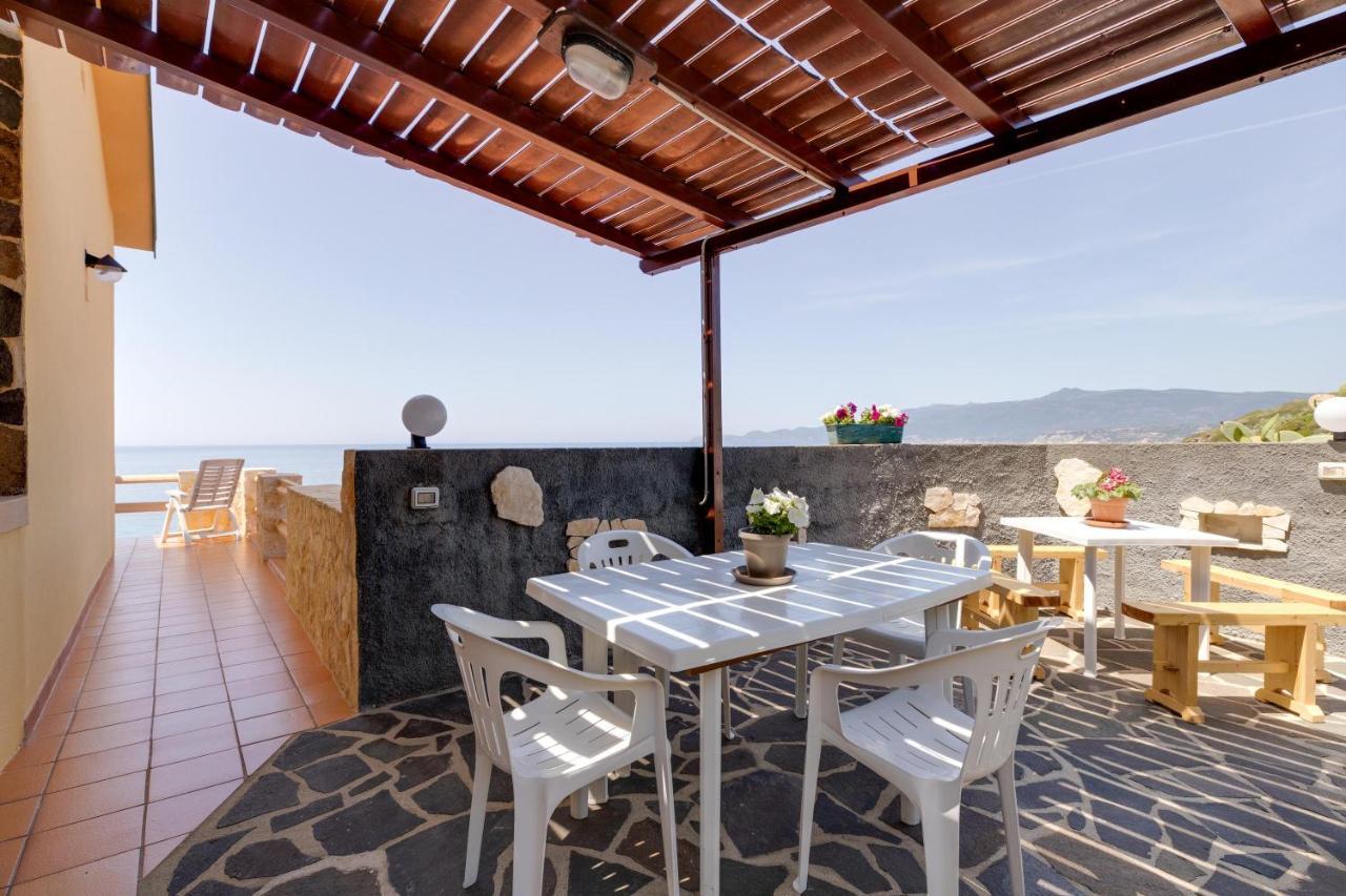 فيلا La Terrazza Sul Mare Magomadas المظهر الخارجي الصورة