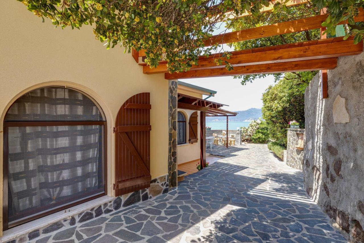 فيلا La Terrazza Sul Mare Magomadas المظهر الخارجي الصورة
